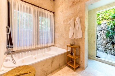 Luxury Villa Photo #39