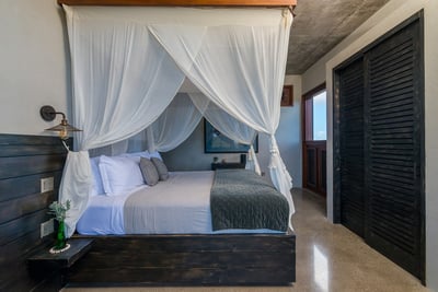 Luxury Villa Photo #17