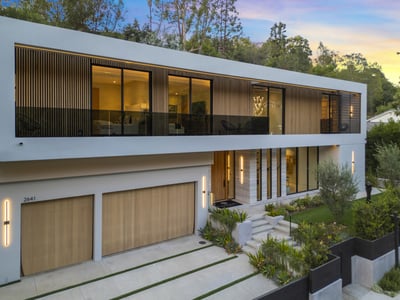 Luxury Villa Photo #3