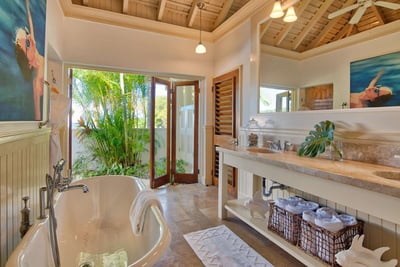 Luxury Villa Photo #17