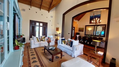 Luxury Villa Photo #12
