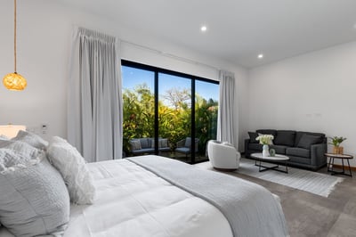 Main House – Primary 2: King Bed, AC & Private Terrace