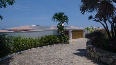 Luxury Villa Photo #38