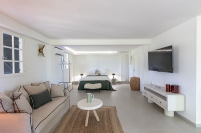 Luxury Villa Photo #33