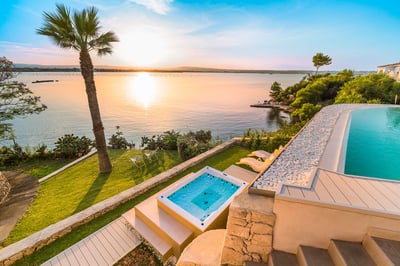 Luxury Villa Photo #8