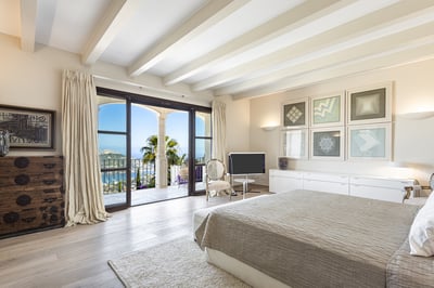 Luxury Villa Photo #28