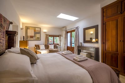 Luxury Villa Photo #22