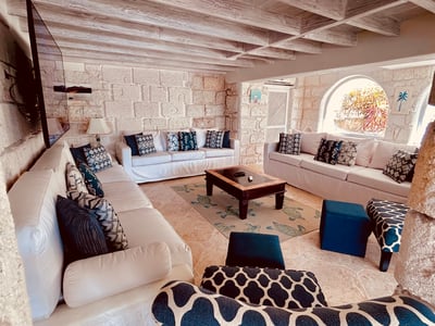 Luxury Villa Photo #14