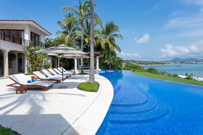 Luxury Villa Photo #11