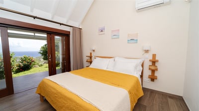 Bedroom 1: Air conditioning, king size bed, HD-TV with Dish Network, programmable safe. Ensuite bath