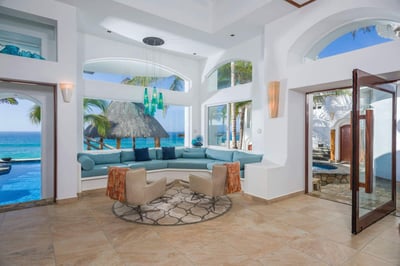 Luxury Villa Photo #22