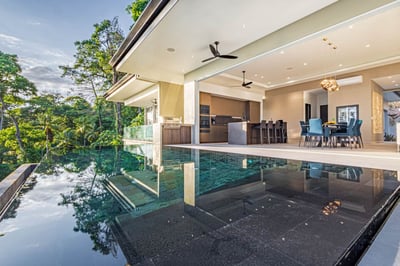 Luxury Villa Photo #6