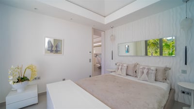 Luxury Villa Photo #35