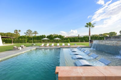 Luxury Villa Photo #9