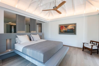 Luxury Villa Photo #26