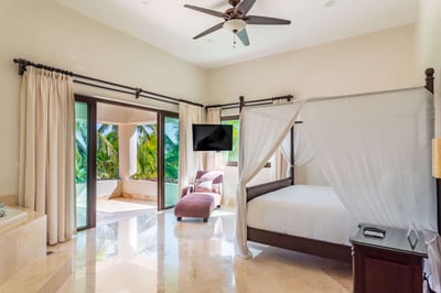 Luxury Villa Photo #44