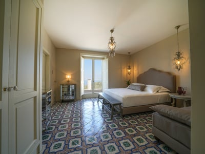 Luxury Villa Photo #35