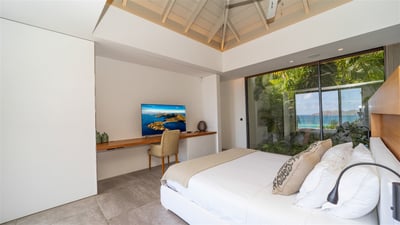Luxury Villa Photo #25