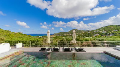Luxury Villa Photo #11