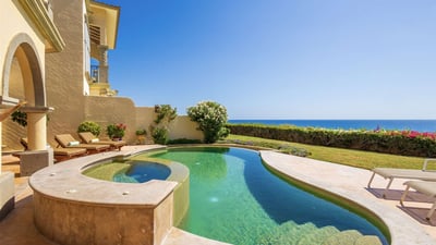 Luxury Villa Photo #4