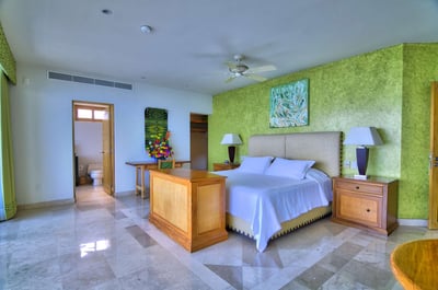 Luxury Villa Photo #49