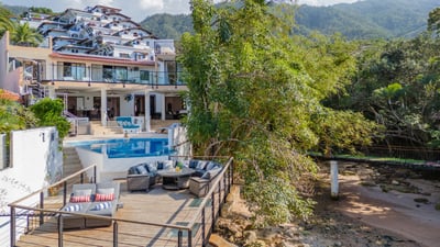 Luxury Villa Photo #3