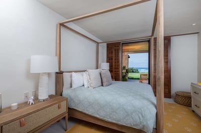 Luxury Villa Photo #17