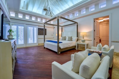 Luxury Villa Photo #41