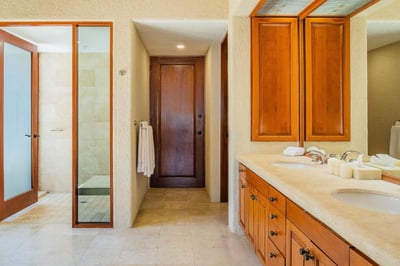 Luxury Villa Photo #25