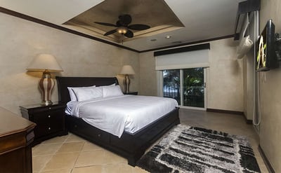 Luxury Villa Photo #7