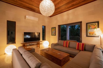 Luxury Villa Photo #19