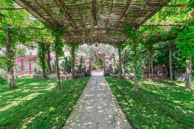 Luxury Villa Photo #10