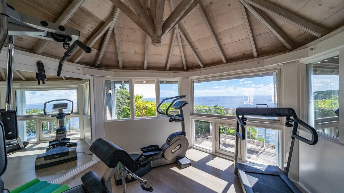 Fitness Room: Air-conditioned, equipped with a treadmill, an elliptical machine and a multi-function - Image 30