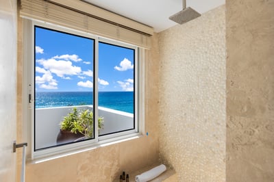 Luxury Villa Photo #25