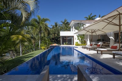Luxury Villa Photo #5