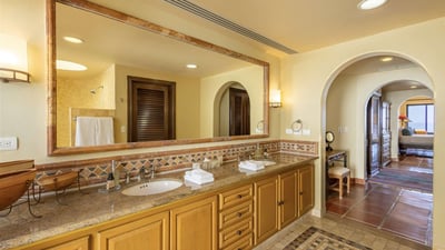Luxury Villa Photo #39