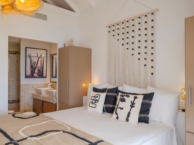 Luxury Villa Photo #19
