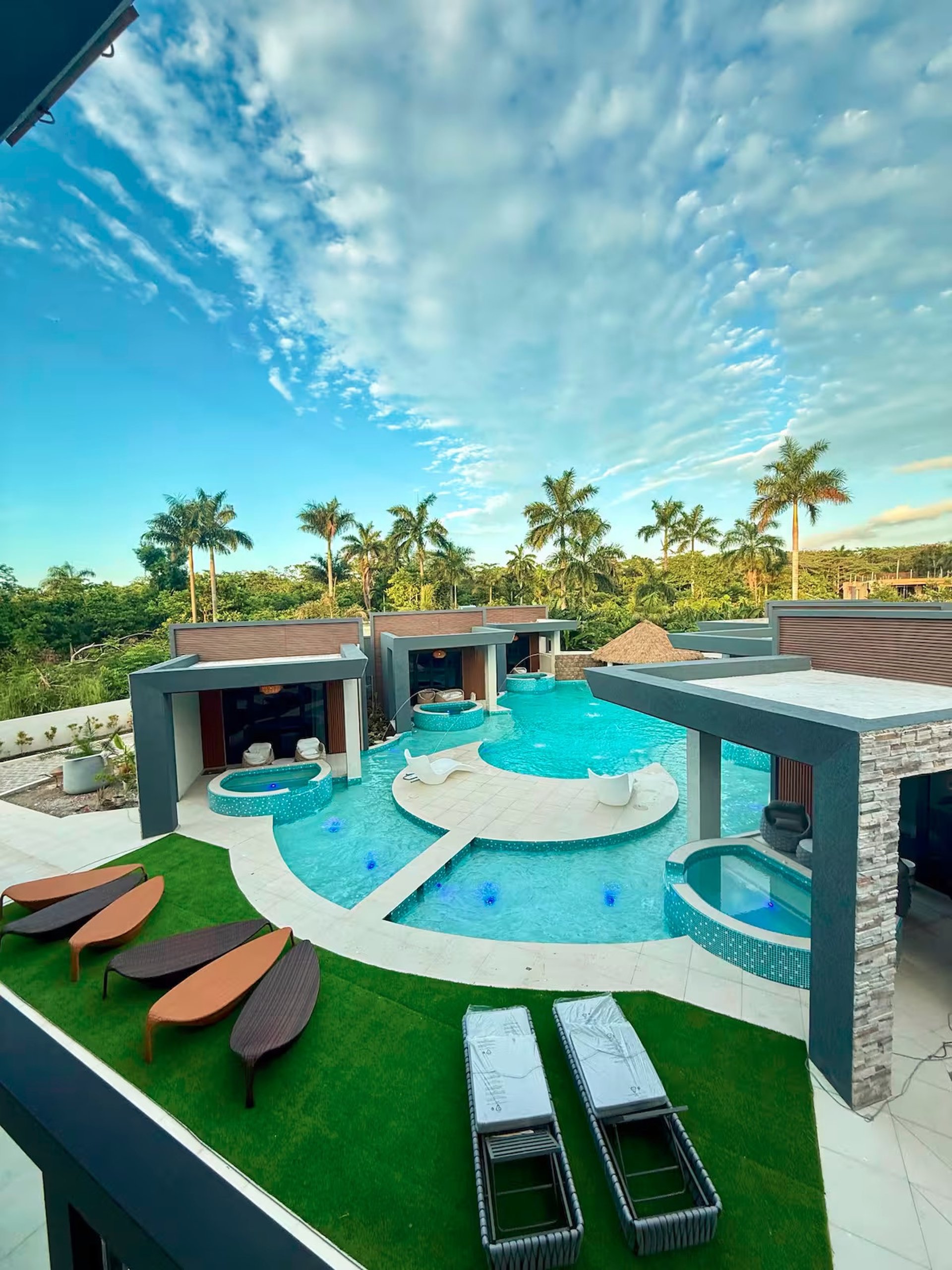 Opulenz Villa - 1