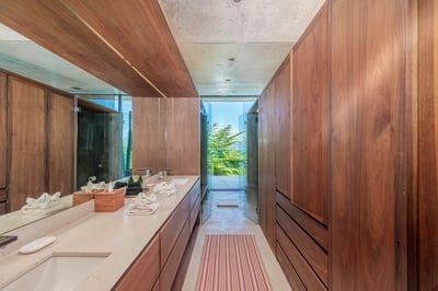 Luxury Villa Photo #40