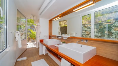 Luxury Villa Photo #38