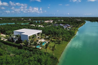 Luxury Villa Photo #4