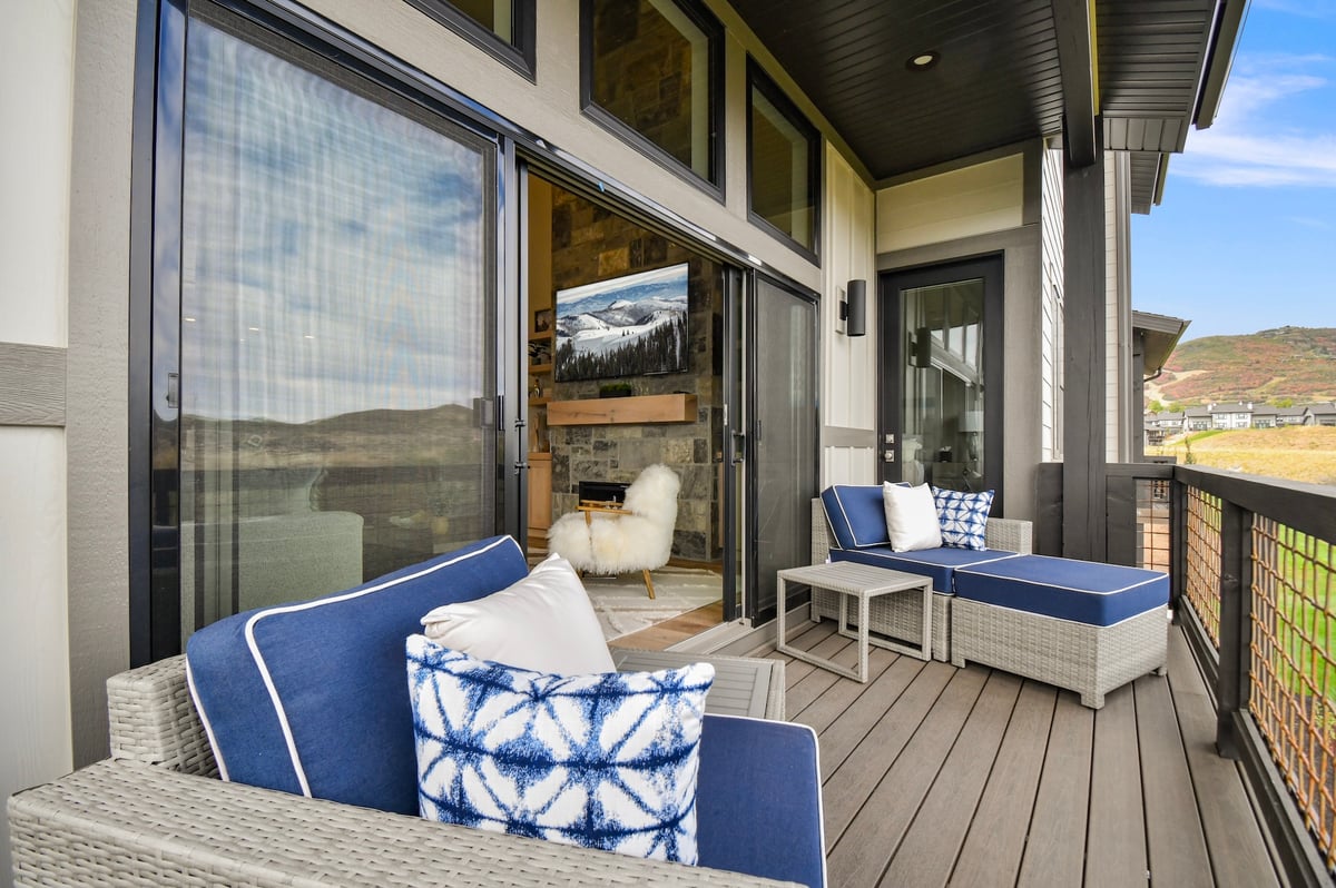 Mayflower Lakeside 942