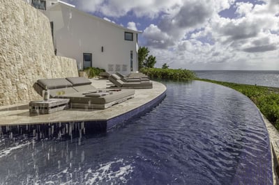 Luxury Villa Photo #8