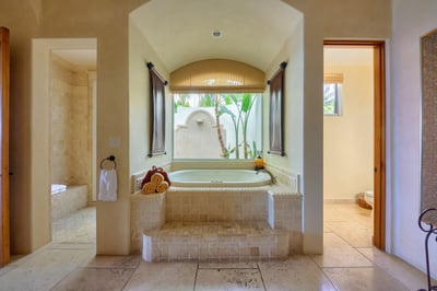 Luxury Villa Photo #38