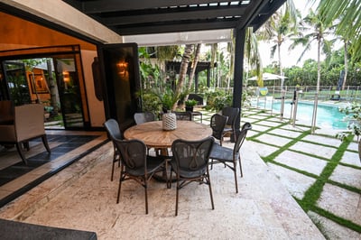 Luxury Villa Photo #2