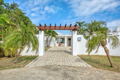 Luxury Villa Photo #10