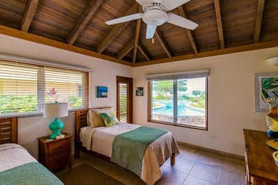 Luxury Villa Photo #16