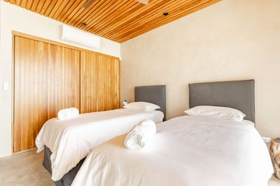 Luxury Villa Photo #29