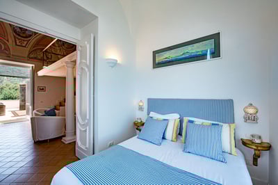 Luxury Villa Photo #34