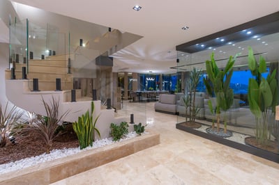 Luxury Villa Photo #18